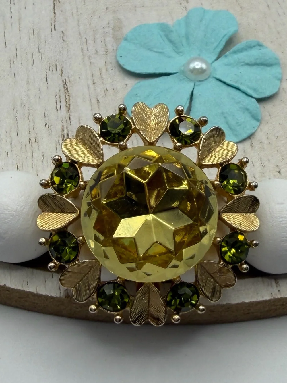 Avon 1974 Sun Brilliants Gold-tone Pendant Brooch With Yellow- Green Stone